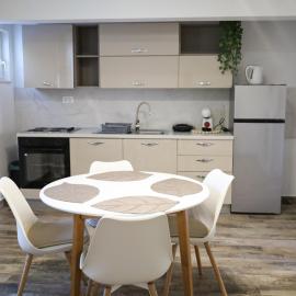 Apartmani Ivan, Hotel in Maslenica