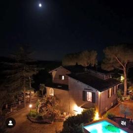 Casale Gattini, hotel Vetrallában