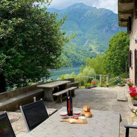 Lakeview House in Valle Verzasca