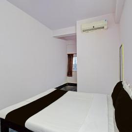 HOTEL O PADMAJA RESIDENCY, hotel v mestu Raigīr