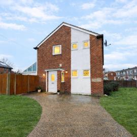 3 Bed Home, Parking For 3 & Close to M4, hotel v destinaci Shinfield