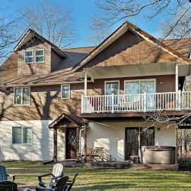 Luxury Mountain Villa - 3 bedroom, hot-tub, fire-pit, Hotel in Hunter