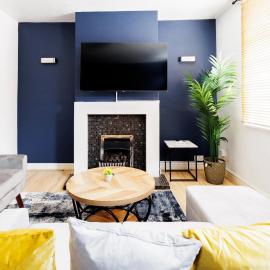 Cozy Family Home Sleeps 6 in Hucknall, hotel in Hucknall