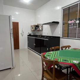 Casa Espaçosa 2 qtos em Nova Iguaçu, Até 9 Hóspedes, prox a rodovia dutra, hotel in Nova Iguaçu