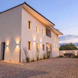 Twin Villas, hotel i Kineta