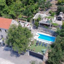 Villa Jerković-Secluded house and apartment with pool