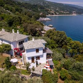 Maistros Studios, hotell i Damouchari