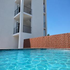 Sakura Hotel, hotel a Zatoka