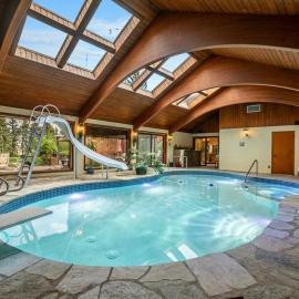 Blue Sky Meadows 17-Acre Luxury Heritage Estate, hotel in Shepard