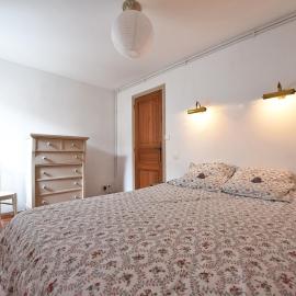 Apartment in Historic City Center, Place du Forum