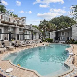 Fantastic Downtown Condo With Shared Pool!, hotel di Savannah