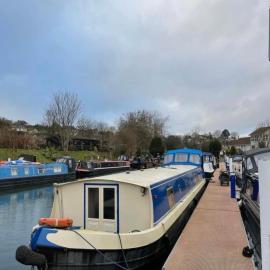 Spacious, Quirky Wide-beam boat in Hackney, hotel u Londonu