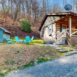 2 Bed 2 Bath Vacation home in Whittier II, Hotel in Whittier