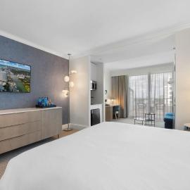 Fontainebleau High Floor with Ocean & Resort Views, hotel in Miami Beach