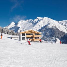 Chalet Hohe Welt - luxury apartments, хотел в Лех ам Алберг