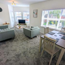2 Bedroom Modern Apartment With Private Parking