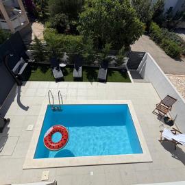 Luxury Villa Rubi Vir - private pool, hotel u gradu Vir