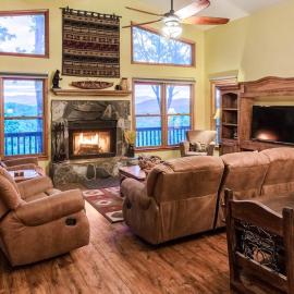 3 Bed 3 Bath Vacation home in Sylva, отель в Сильве