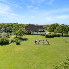 Post Oak Estate - Pool Barn 2 Guest Homes 16 Ac，位于克利本的酒店