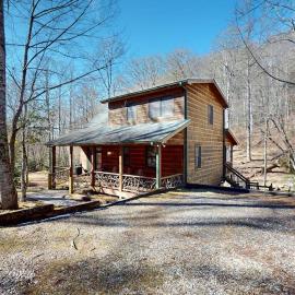 The Rushing Creek Cabin, hotel in Topton