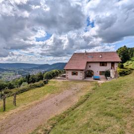 Gîte spacieux, confort moderne, 8 pers, terrasse privative, animaux admis, WiFi - FR-1-589-227, hotel in Vagney