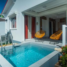 Villa piscine privée Grand-Bourg proche plage, hotel di Grand-Bourg