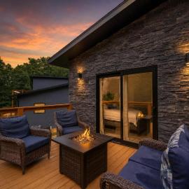 Flo Ride Chalet Hot tub Woodland viewsOn the Back 40 trail, hotel in Bella Vista