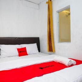 RedDoorz Syariah at jalan Dieng 5, hotel v destinácii Kejajar