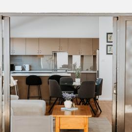 Bluff Point Coastal Townhouse - 3 Bedrooms - Sleeps 6 - Double Garage, hotel di Bluff Point