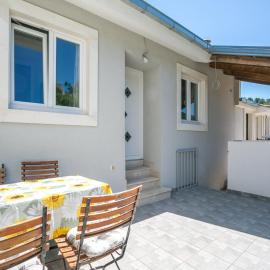 Apartment in Stomorska near the Sea, hotel in Stomorska