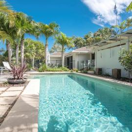 Noosa Sunrise - Pet-friendly with Pool, hotel a Sunrise Beach