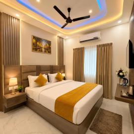 Hotel Ayodhya By Prabh Aasra Near Shree Ram Mandir โรงแรมในAyodhya