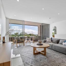 Elevated Coastal Stay with Pool Near Noosa Junction
