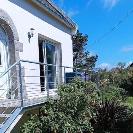 Charming house between land and sea, hotel in Santec