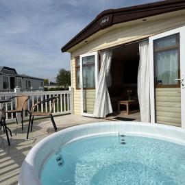 Oak Village 83 - Grange Leisure Park - hot tub, pet friendly, central heating - Meadow Lakes Caravan & Lodge Hire