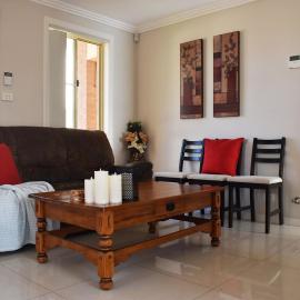 Pet Friendly 3BR Home Prestons close to M5, hotel u gradu Prestons
