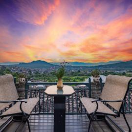 花筑山芭半山庭院民宿 和顺古镇店: Tengchong şehrinde bir otel