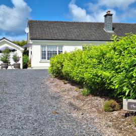 Quiet countryside studio apartment - recently renovated and amazing views, hotell sihtkohas Athboy