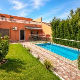 Villa moderne avec piscine privée Dar Bouazza proche Casablanca et plage pas de vis à vis, hotel u gradu Tamaris