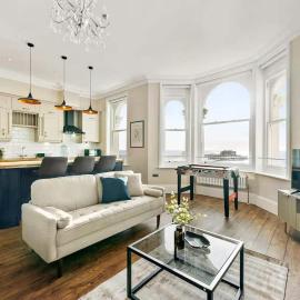 Seafront Duplex Worthing Beach - Sea Views 8 Guests
