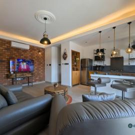 Chic apart with parking and balcony, hotel em Yaoundé