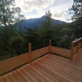 Chalet dans la verdure Jausiers، فندق في جوسيير