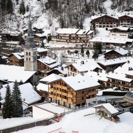 11 Appartements LE CHALET DU PLESSIS de 2 à 10 personnes au cœur du village – hotel w mieście Clusaz