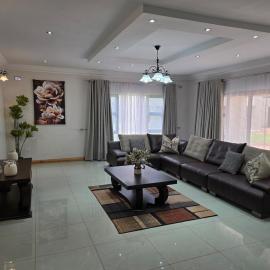 Ivory & Mane Estate - Jacaranda