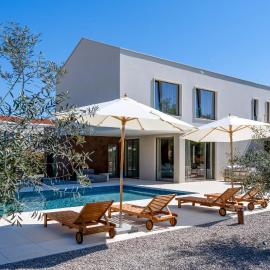 Nareo Villa Collection with Private Pool, hotel di Labin