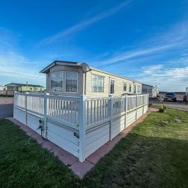 Ref 40035Nd - Superb Caravan With Decking & Free Wifi At North Denes Holiday Park, hotel in Lowestoft