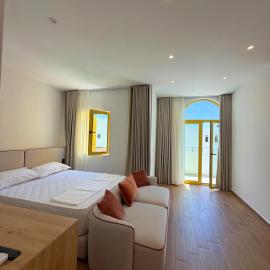 SanTorini Village Deluxe Apartments, hotell sihtkohas Palasë