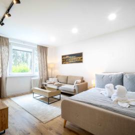 Elegant Studio with Balcony - 30 min from Centre