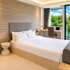 Resort Studio near Karon Beach -Rooftop Pools & Gym - UTKR 206, viešbutis mieste Ka Rorn