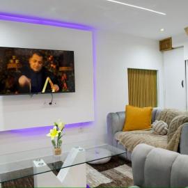 Quiet & Bright Apartment- Downtown- high-speed Wi-Fi